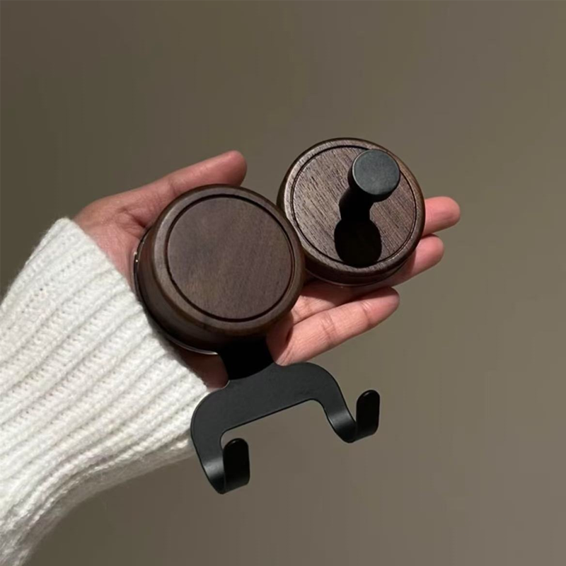 Wooden Suction Cup Hook – Strong Load Capacity, No-Trace Installation