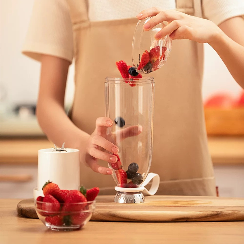 Electric Portable Juice Blender – Compact, Rechargeable & Easy to Carry